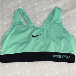 Nikepro sports bra